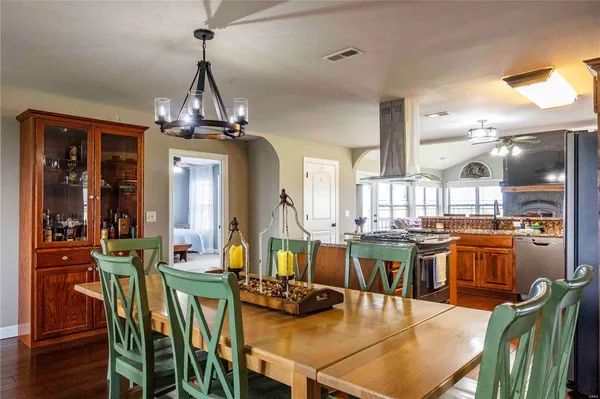 $1 | 10550 Hwy A, Higbee, MO 65257