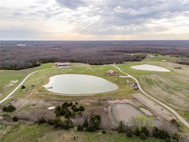 $1 | 10550 Hwy A, Higbee, MO 65257