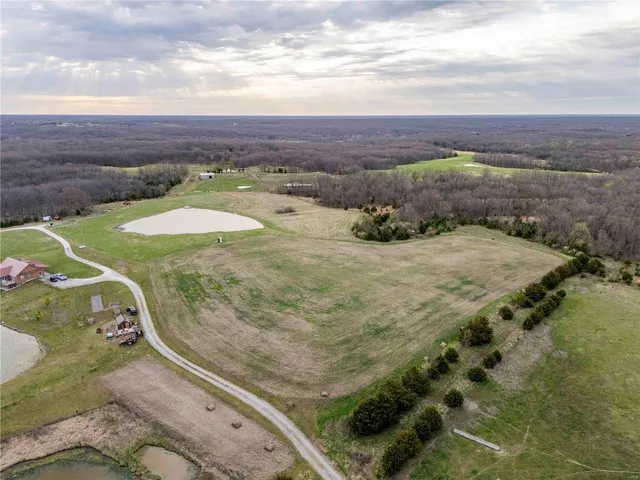 $1 | 10550 Hwy A, Higbee, MO 65257