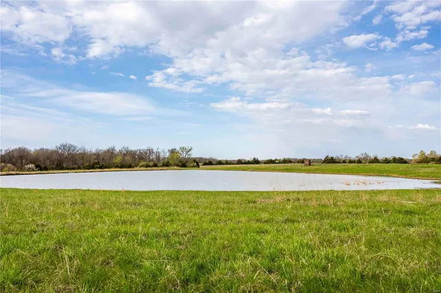 $1 | 10550 Hwy A, Higbee, MO 65257