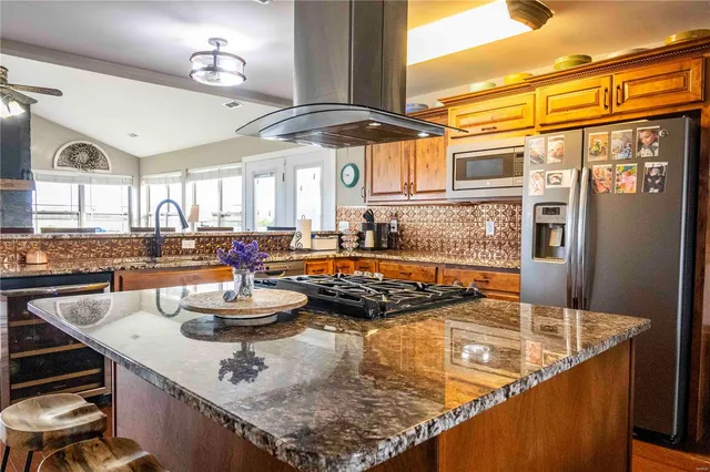 $1 | 10550 Hwy A, Higbee, MO 65257