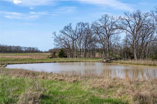 $1 | 10550 Hwy A, Higbee, MO 65257