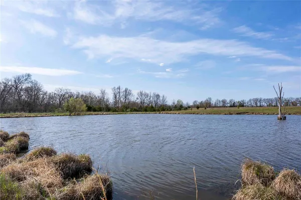 $1 | 10550 Hwy A, Higbee, MO 65257