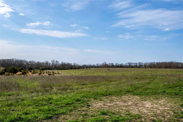 $1 | 10550 Hwy A, Higbee, MO 65257