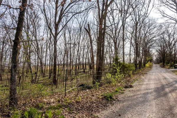 $1 | 10550 Hwy A, Higbee, MO 65257
