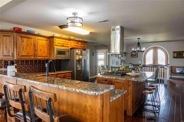 $1 | 10550 Hwy A, Higbee, MO 65257