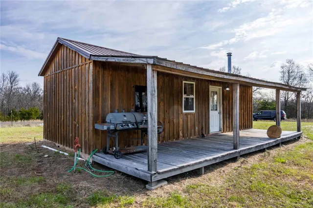 $1 | 10550 Hwy A, Higbee, MO 65257