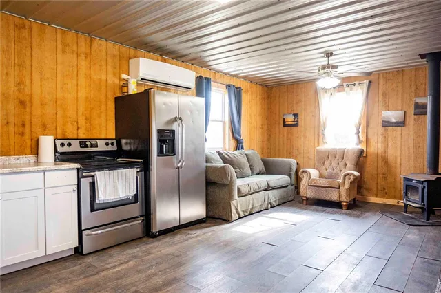 $1 | 10550 Hwy A, Higbee, MO 65257