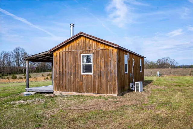 $1 | 10550 Hwy A, Higbee, MO 65257