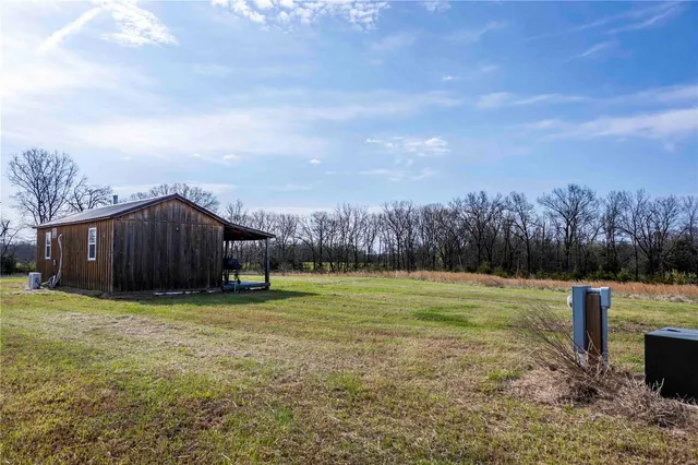 $1 | 10550 Hwy A, Higbee, MO 65257