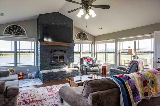 $1 | 10550 Hwy A, Higbee, MO 65257