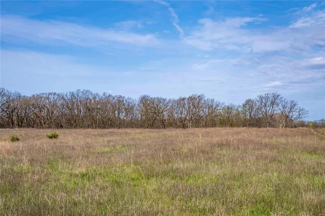 $1 | 10550 Hwy A, Higbee, MO 65257