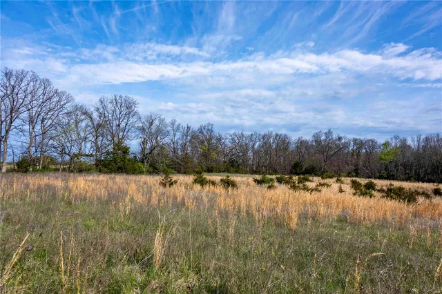 $1 | 10550 Hwy A, Higbee, MO 65257