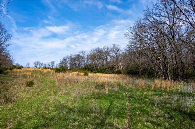 $1 | 10550 Hwy A, Higbee, MO 65257