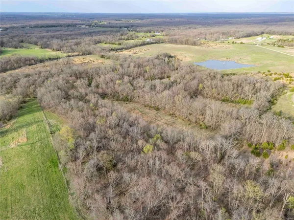 $1 | 10550 Hwy A, Higbee, MO 65257