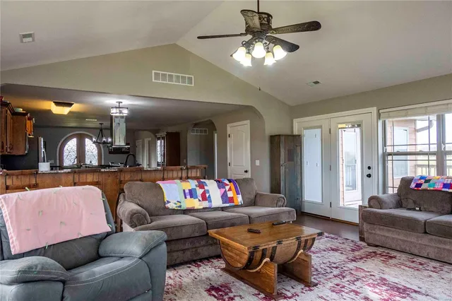 $1 | 10550 Hwy A, Higbee, MO 65257