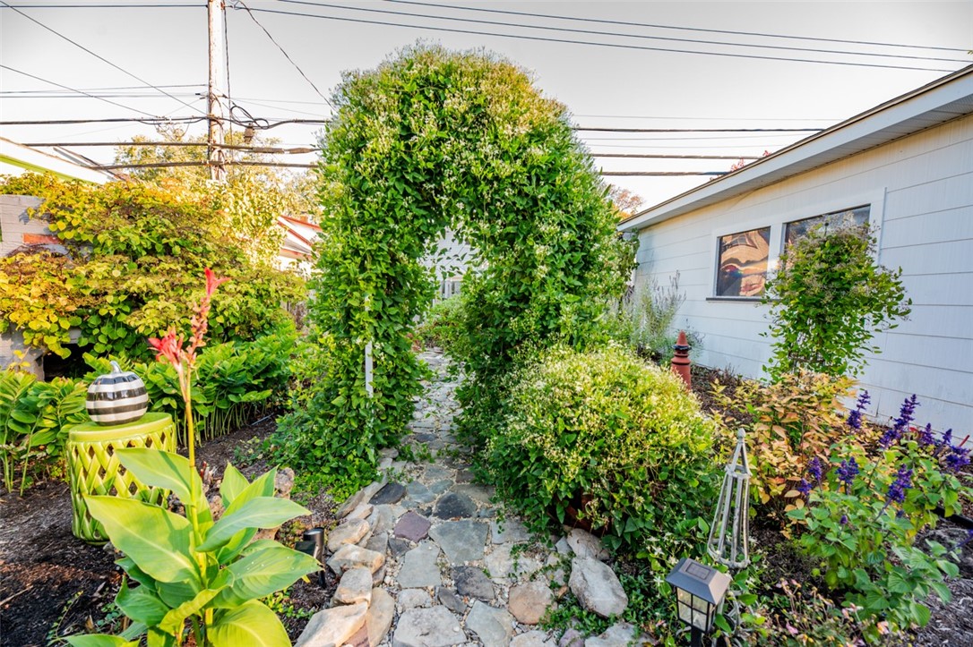 234 Pemberton Road Irondequoit, NY 14622 - Photo 33 of 39