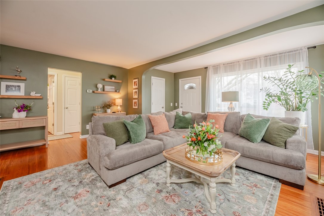 234 Pemberton Road Irondequoit, NY 14622 - Photo 4 of 39