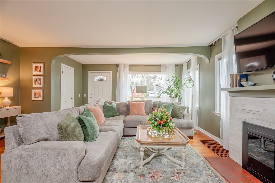 234 Pemberton Road Irondequoit, NY 14622 - Photo 5 of 39