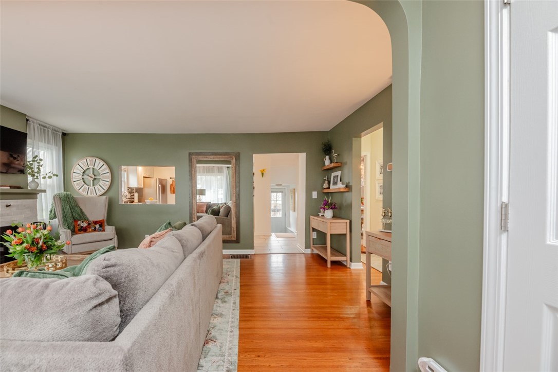 234 Pemberton Road Irondequoit, NY 14622 - Photo 6 of 39