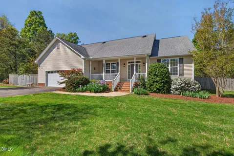a view of a house with backyard and garden