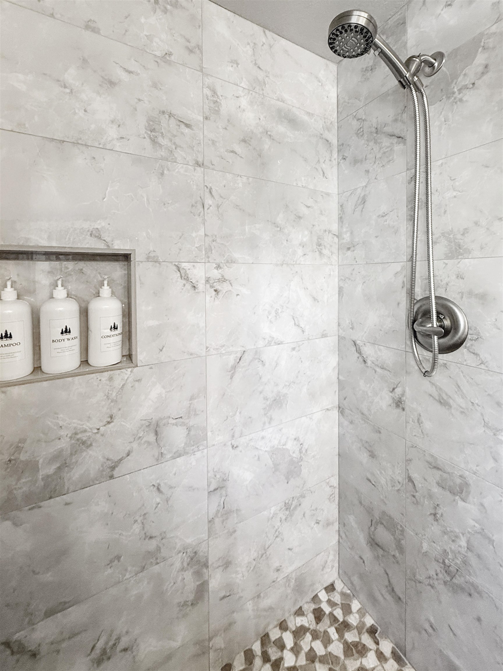 4710 Minaret Road, Unit 3 Mammoth Lakes, CA 93546 - Photo 9 of 30 a bathroom with a shower