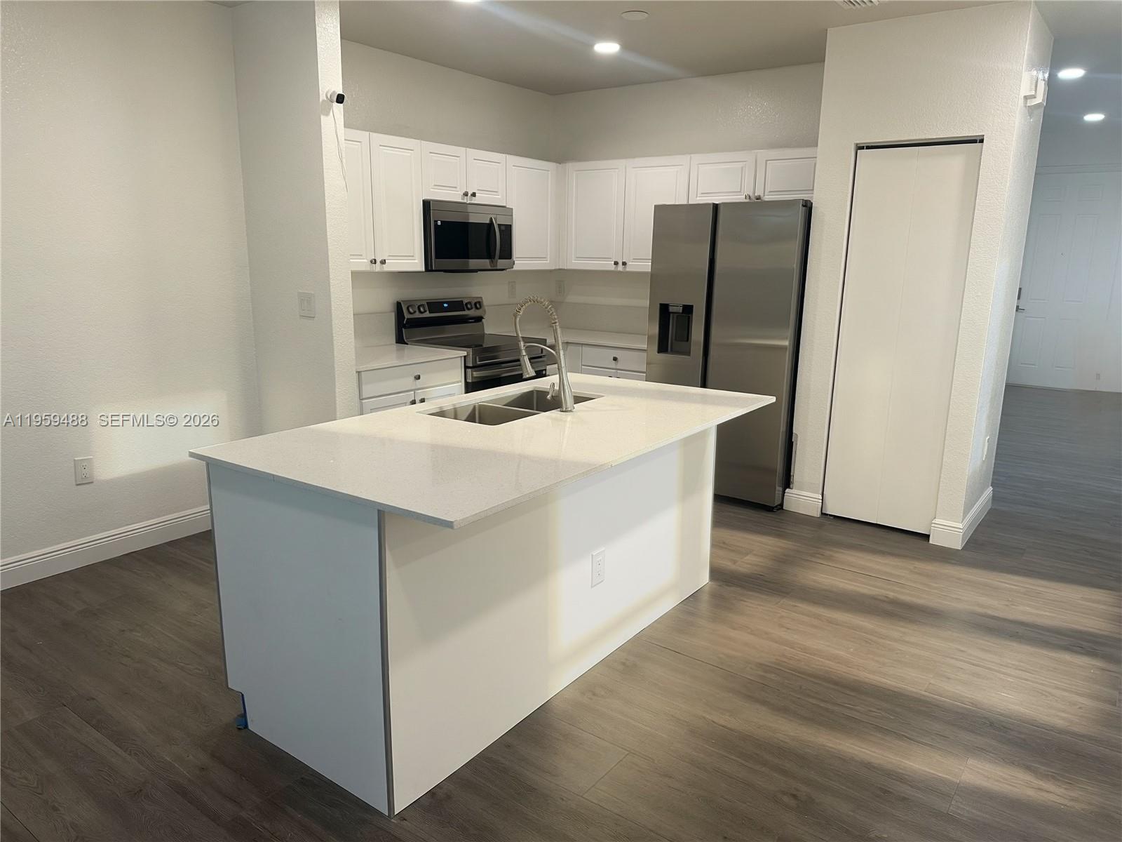 4176 Northeast 9th Street Homestead, FL 33033 - Photo 6 of 28