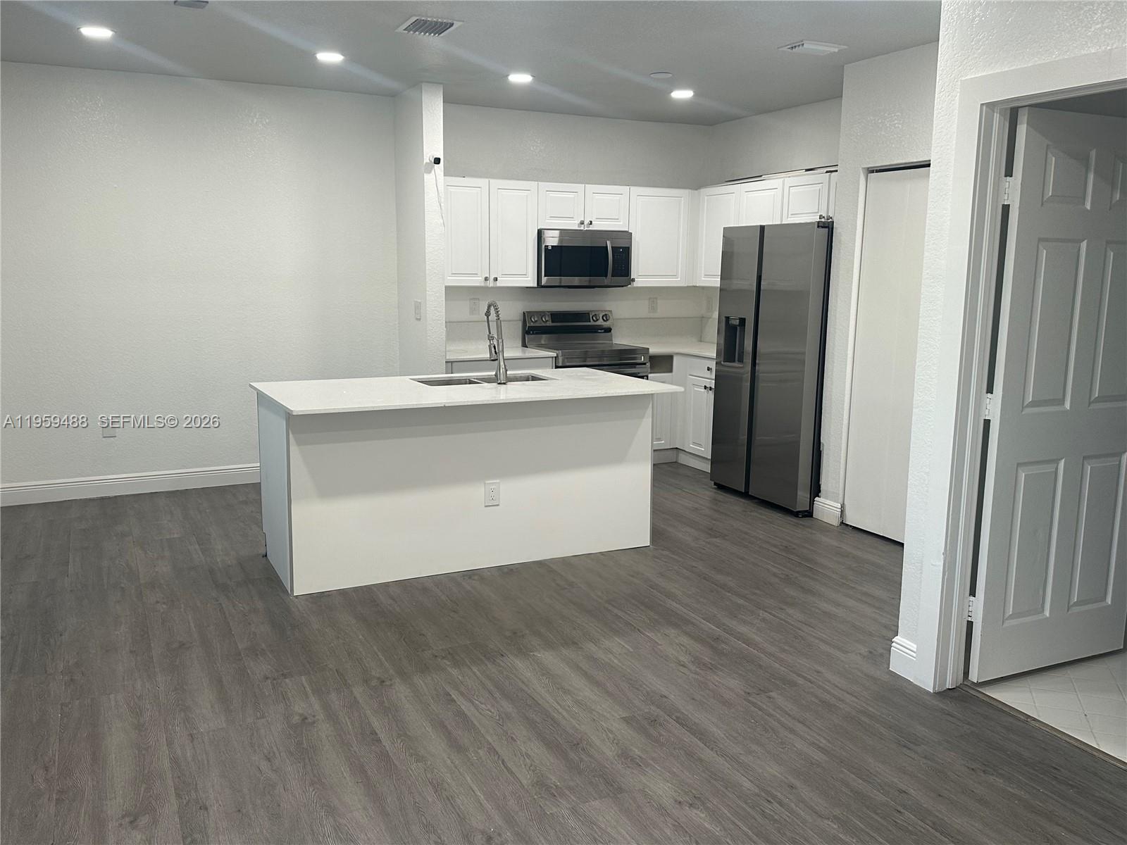 4176 Northeast 9th Street Homestead, FL 33033 - Photo 7 of 28