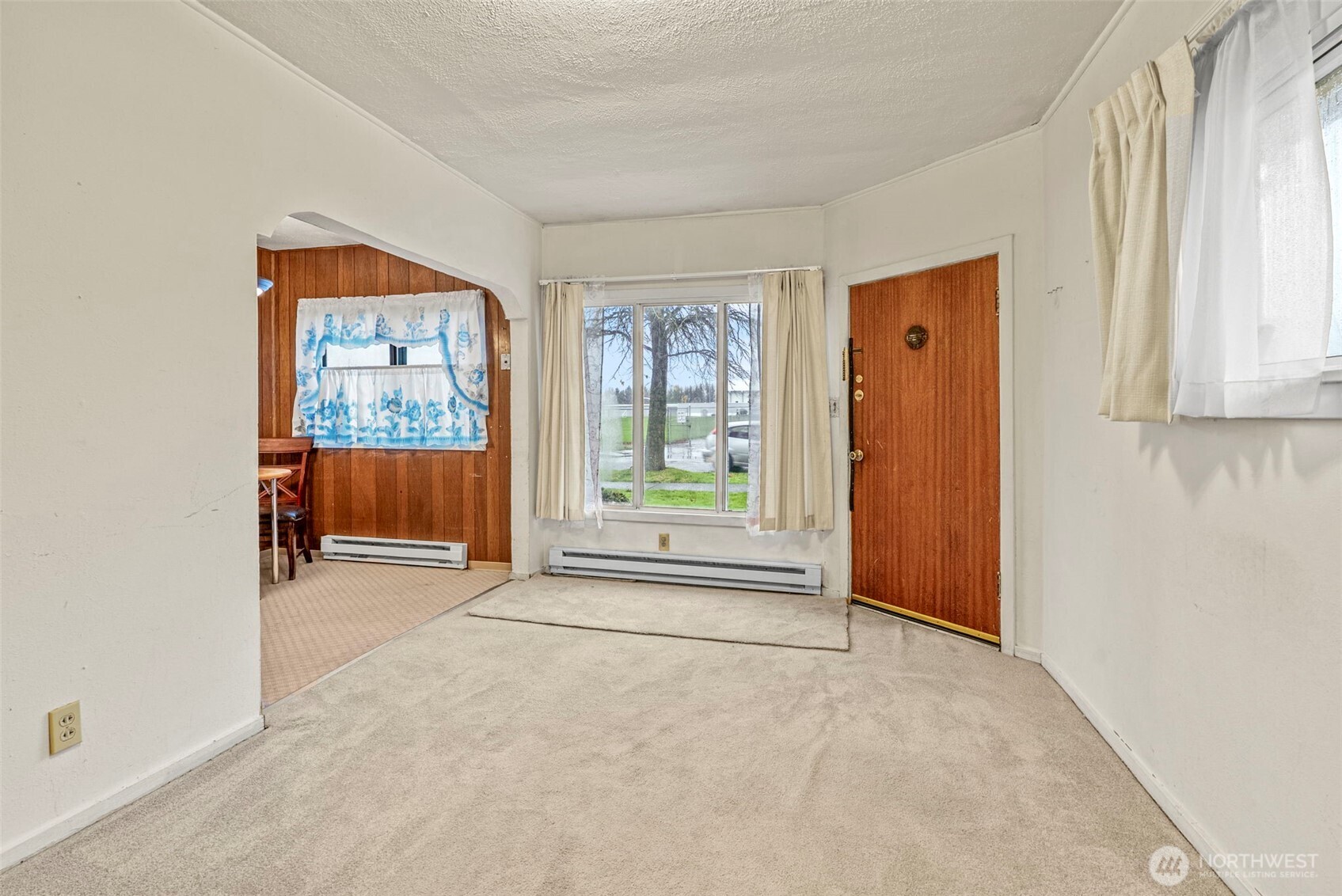 2843 Hemlock Street Longview, WA 98632 - Photo 4 of 17