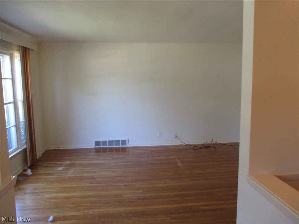 4984 South Sedgewick Road Cleveland, OH 44124 - Photo 4 of 12 Gallery Image 4