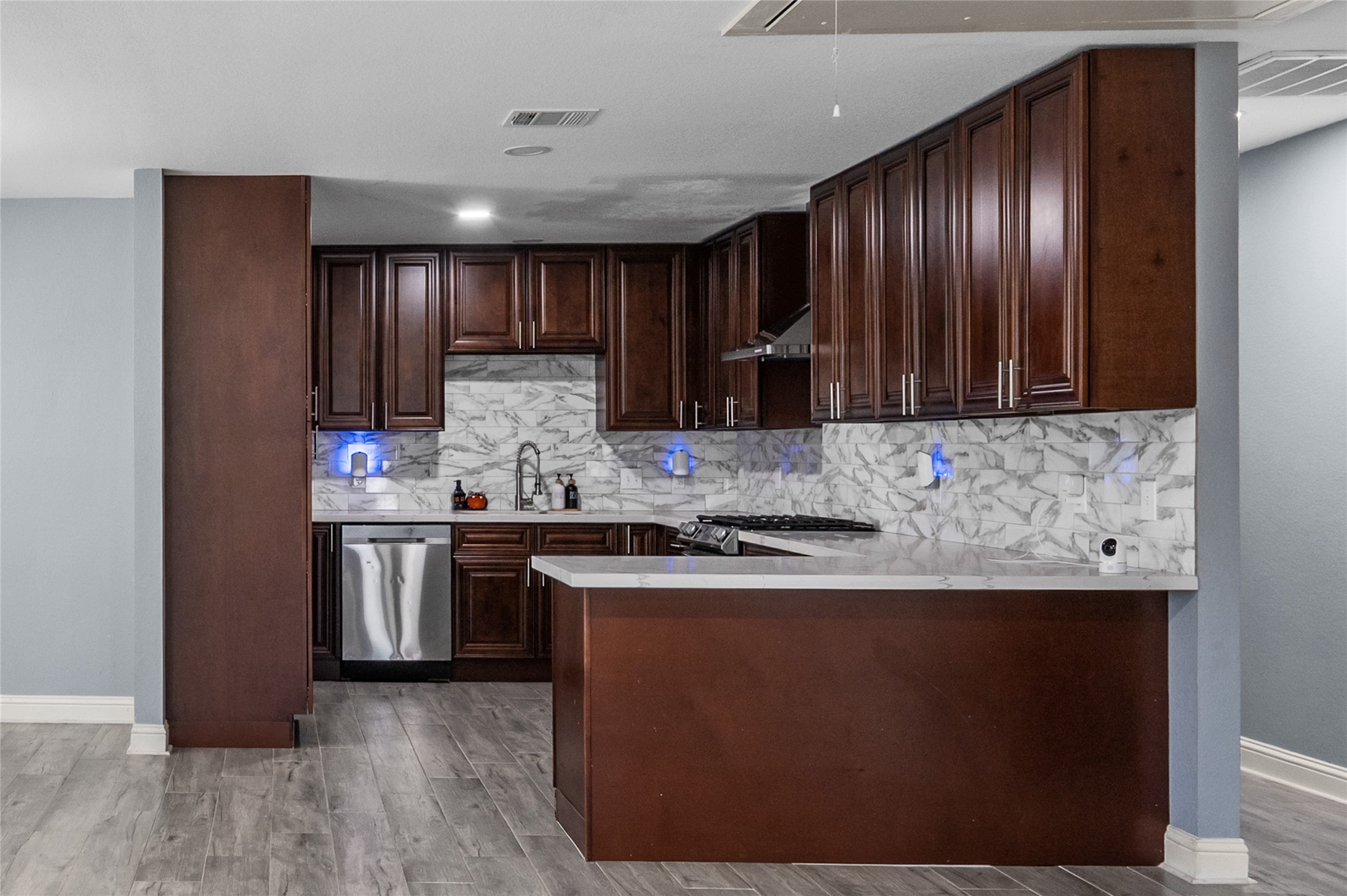 3853 Rosedale Street Houston, TX 77004 - Photo 15 of 50 Beautifully upgraded kitchen with ample cabinet space!