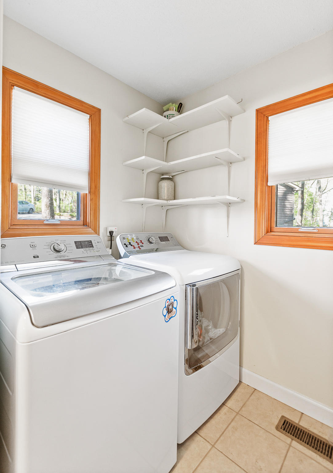 2930 Kell Road Signal Mountain, TN 37377 - Photo 23 of 42 Laundry