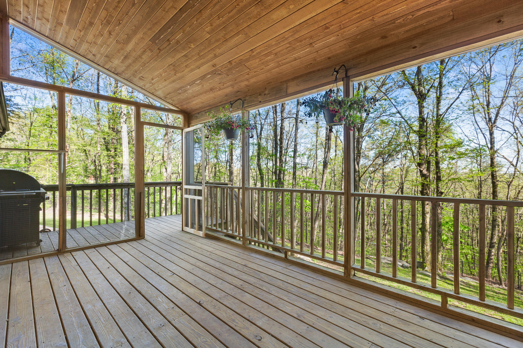 2930 Kell Road Signal Mountain, TN 37377 - Photo 26 of 42 Screened-in Porch