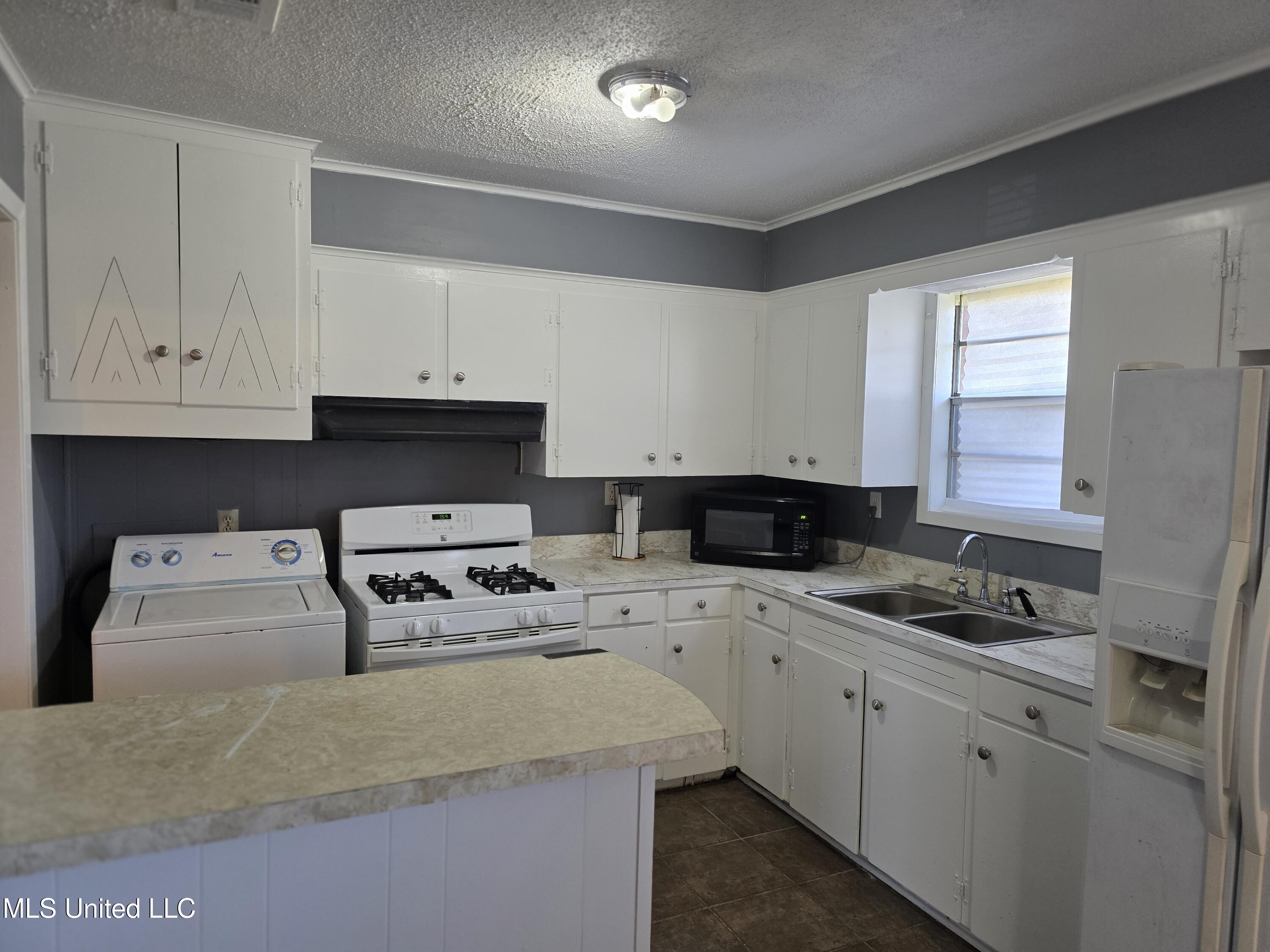 210 Johnson Street Belzoni, MS 39038 - Photo 6 of 15 20260116_121644