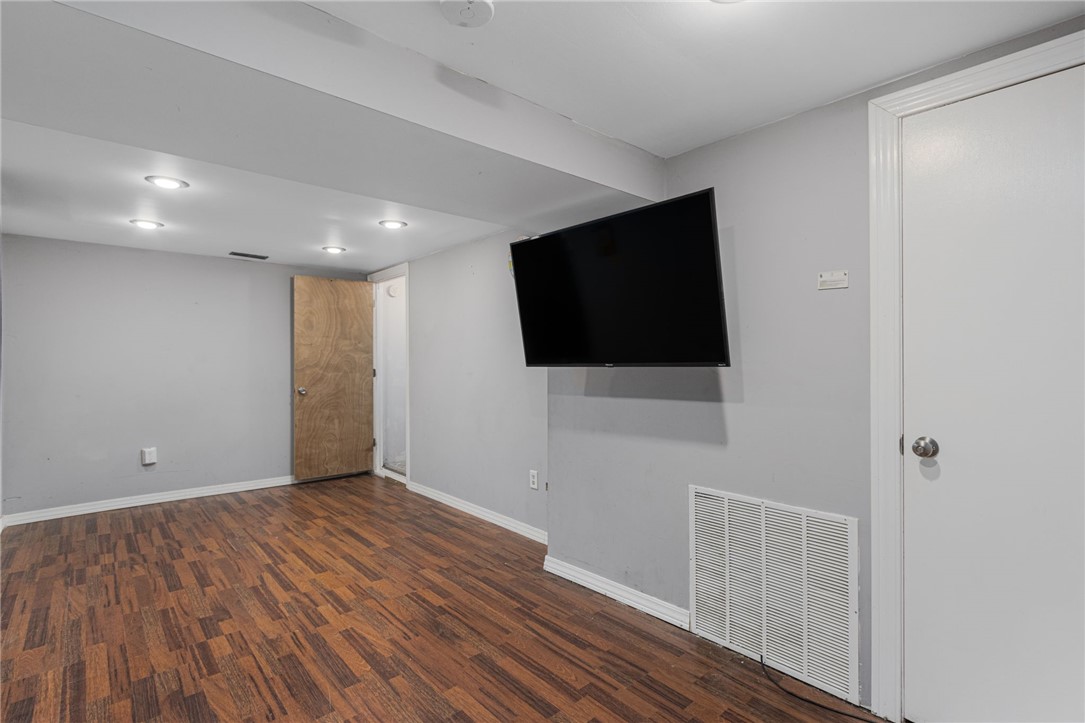100 Penguin Avenue Warwick, RI 02818 - Photo 27 of 42