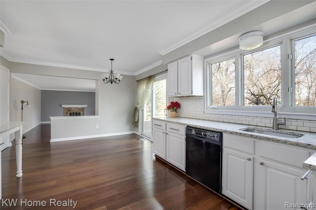 35690 Fredericksburg Road Farmington Hills, MI 48331 - Photo 3 of 25