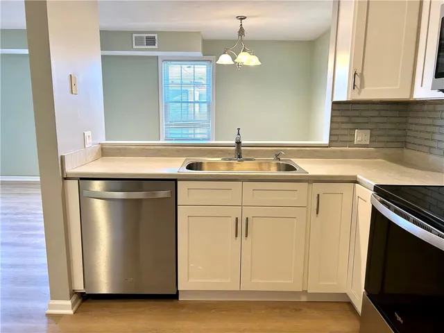 $2,500 | 101 Marlborough Street, Unit 2, East Greenwich, RI 02818