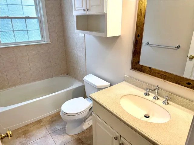 $2,500 | 101 Marlborough Street, Unit 2, East Greenwich, RI 02818