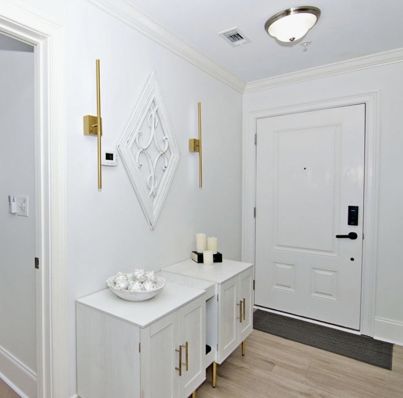 601 Watermarke Lane Anderson, SC 29625 - Photo 3 of 25 This bright entrance foyer welcomes all with a clean aesthetic and practical layout.