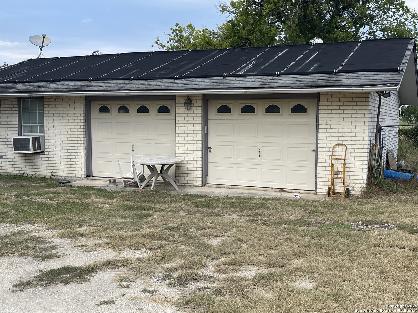6932 Green Valley Road Cibolo, TX 78108 - Photo 7 of 18 a backyard of a house