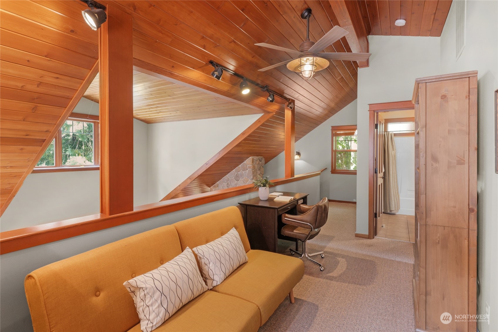160 East Benson Lake Road Grapeview, WA 98546 - Photo 25 of 34 a living room with furniture