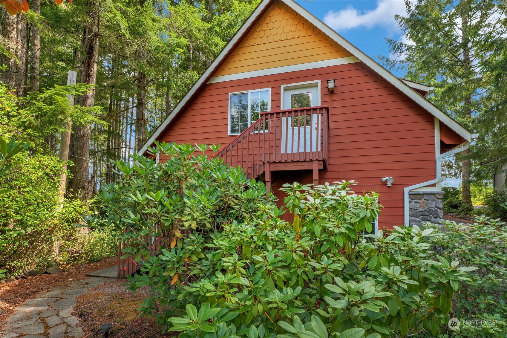 160 East Benson Lake Road Grapeview, WA 98546 - Photo 27 of 34 a backyard of a house with lots of green space