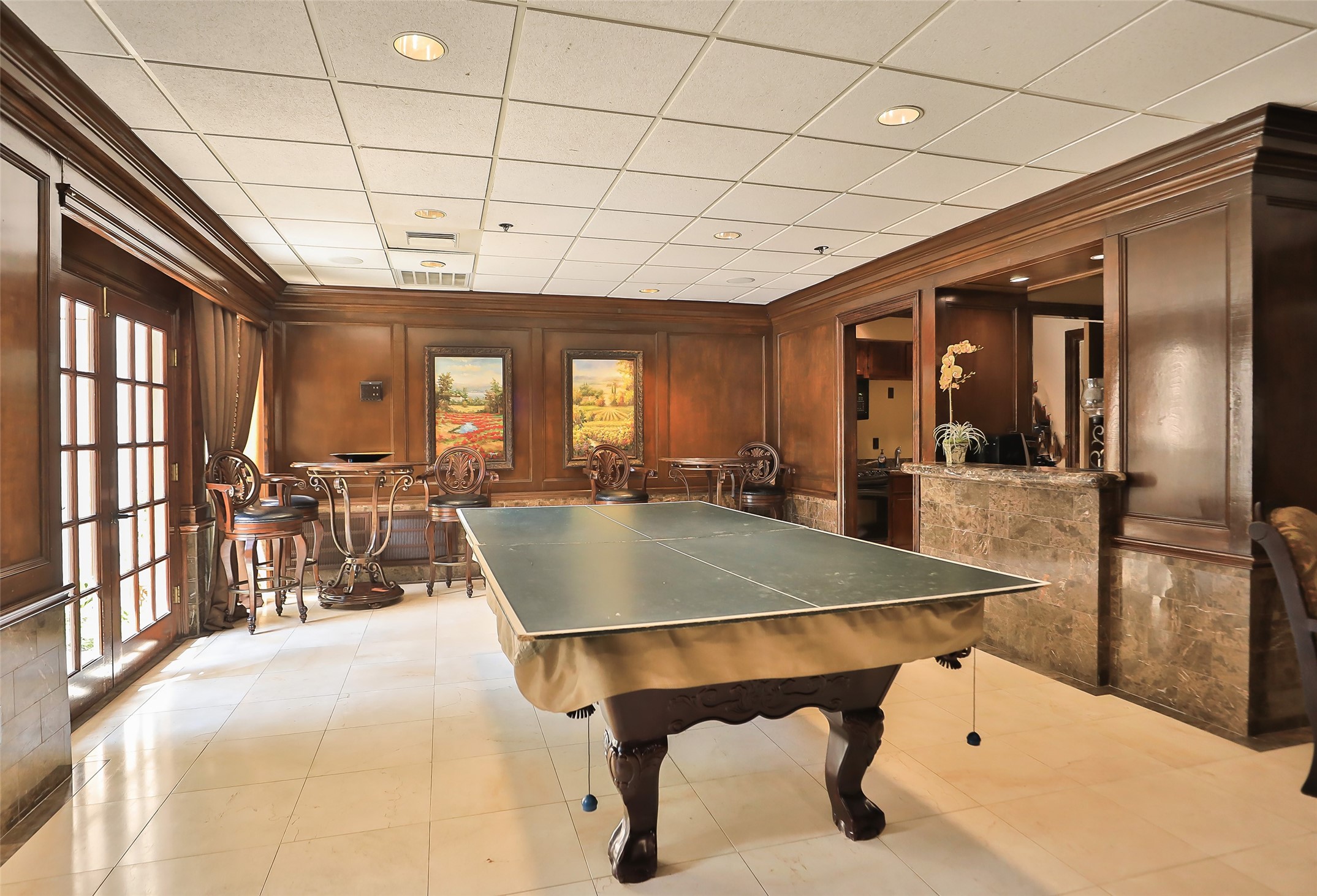 3525 Sage Road, Unit 1111 Houston, TX 77056 - Photo 15 of 18 a view of a dining room with furniture and a chandelier