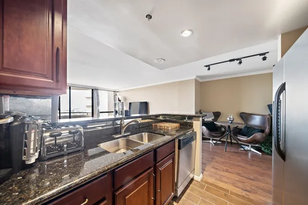 $1,350 | 3525 Sage Road, Unit 1111, Houston, TX 77056