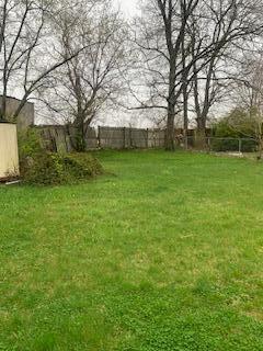107 Ridgeway Drive Lancaster, KY 40444 - Photo 4 of 20 backyard
