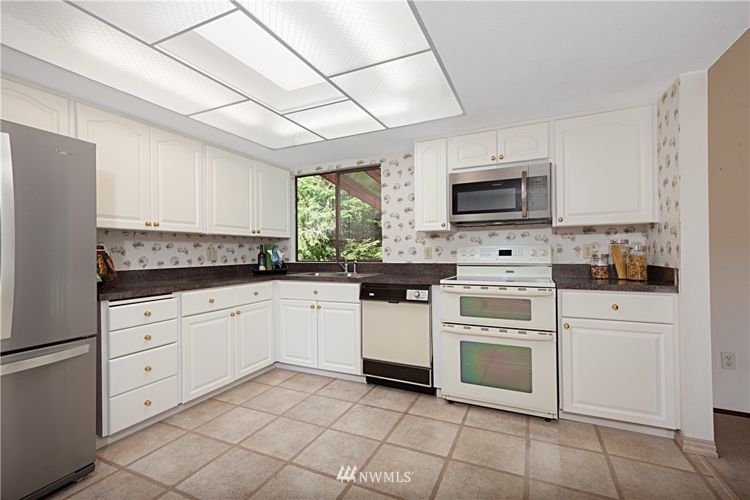 16036 Southeast 167th Place Renton, WA 98058 - Photo 9 of 30 Gallery Image 9