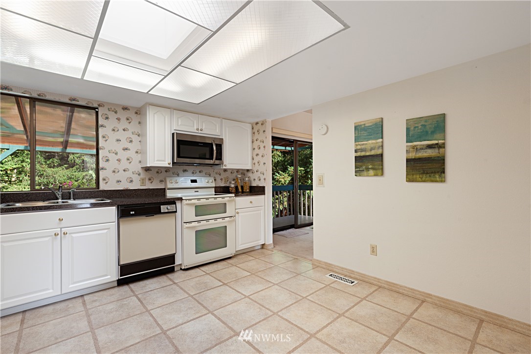 16036 Southeast 167th Place Renton, WA 98058 - Photo 10 of 30 Gallery Image 10