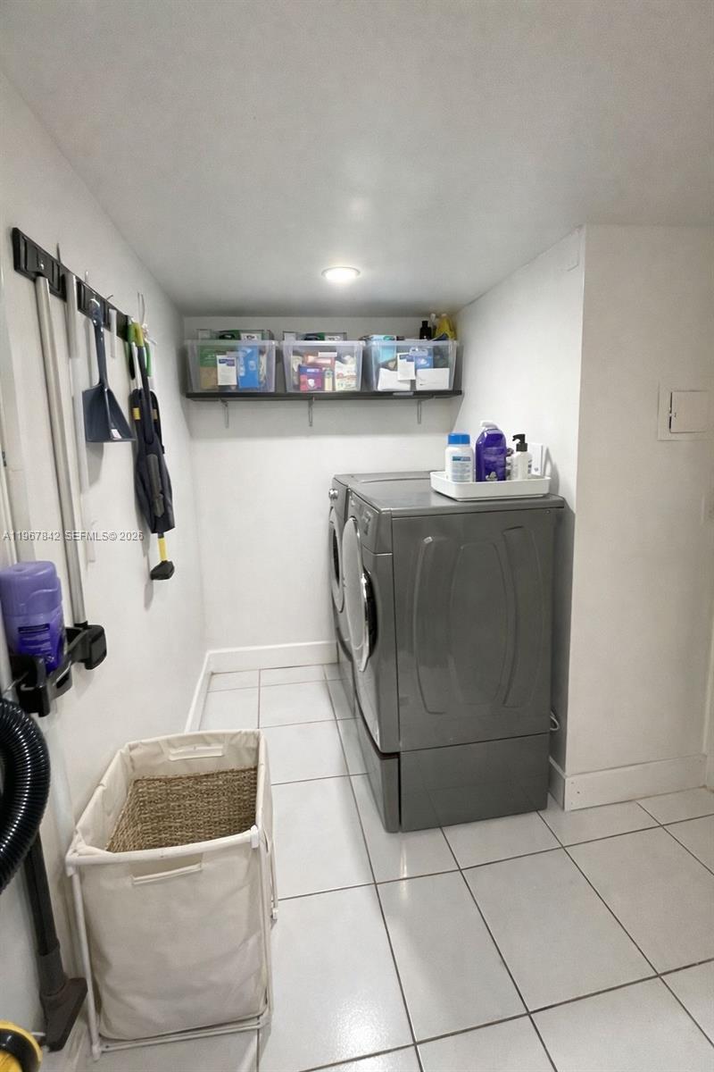 283 Woodland Road, Unit 283 Palm Springs, FL 33461 - Photo 20 of 28 a room with a washer and dryer