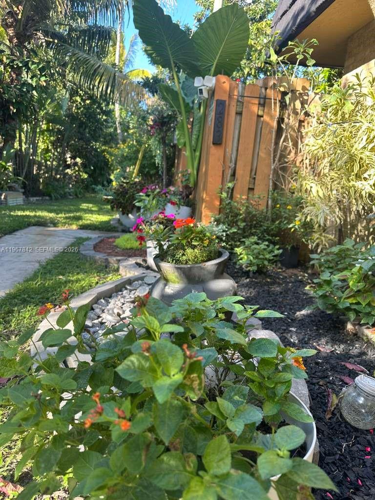 283 Woodland Road, Unit 283 Palm Springs, FL 33461 - Photo 24 of 28 a backyard of a house with lots of green space and garden