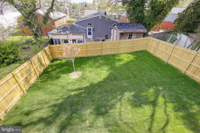 a view of a house with a backyard
